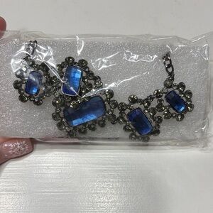 NWT Elegant Blue Stone Necklace